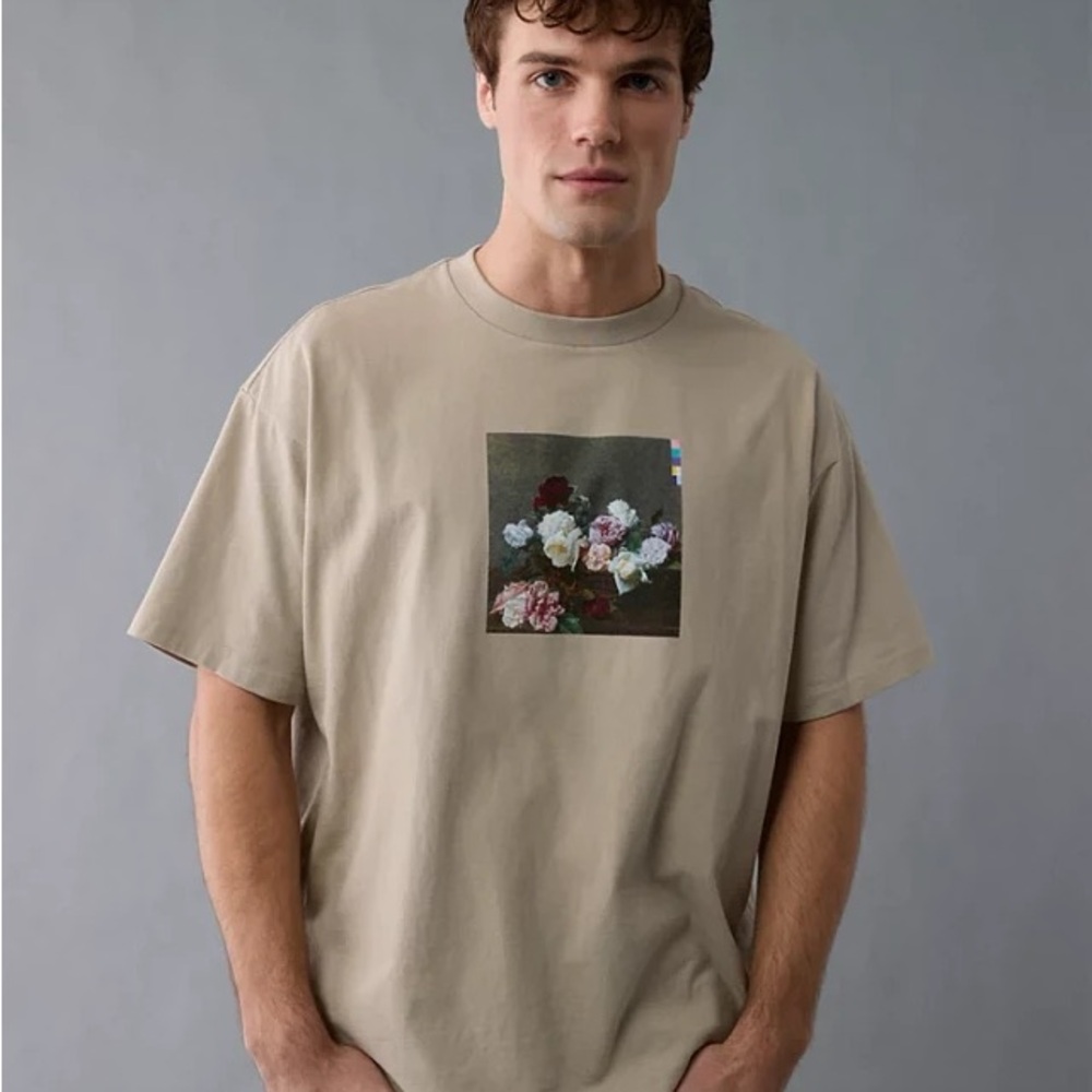 American Eagle Outfitters
AE Boxy New Order Graphic T-Shirt
